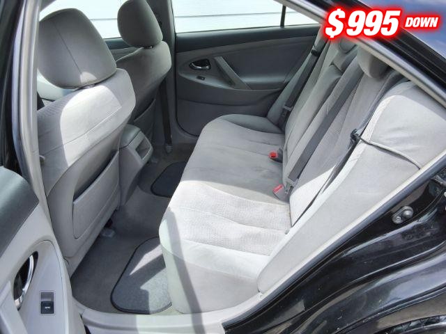 Toyota Camry Vehicle Full-screen Gallery Image 07