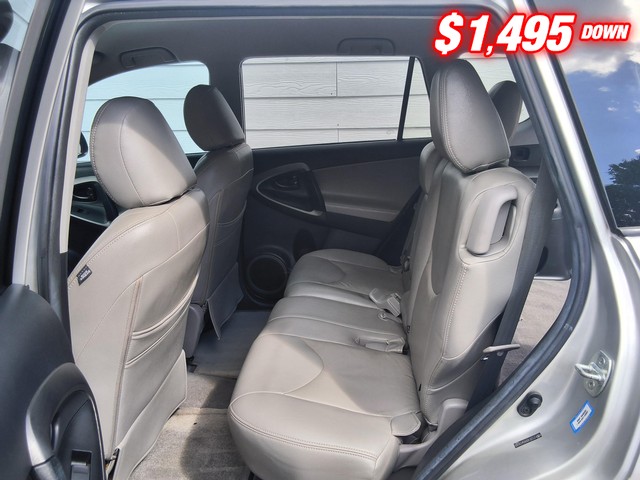 Toyota RAV4 Vehicle Image 05