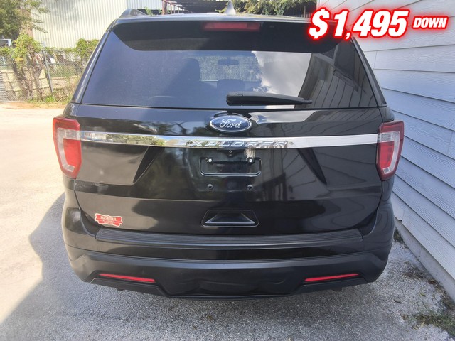 Ford Explorer Vehicle Image 04