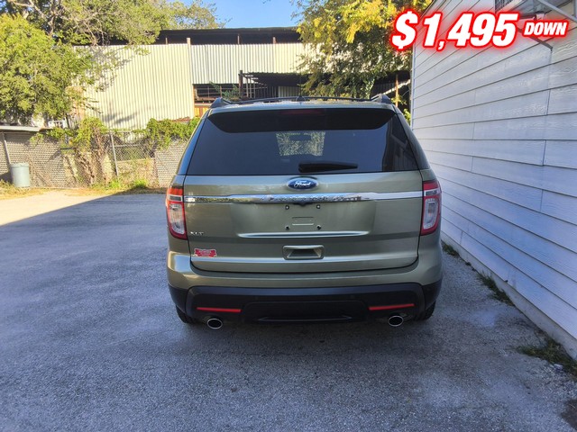 Ford Explorer Vehicle Image 02