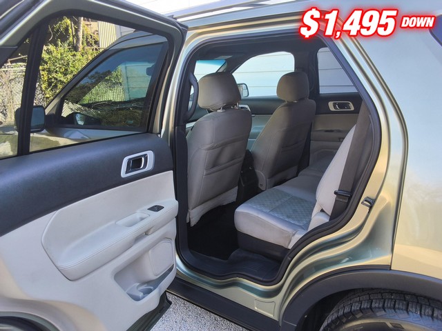 Ford Explorer Vehicle Image 05