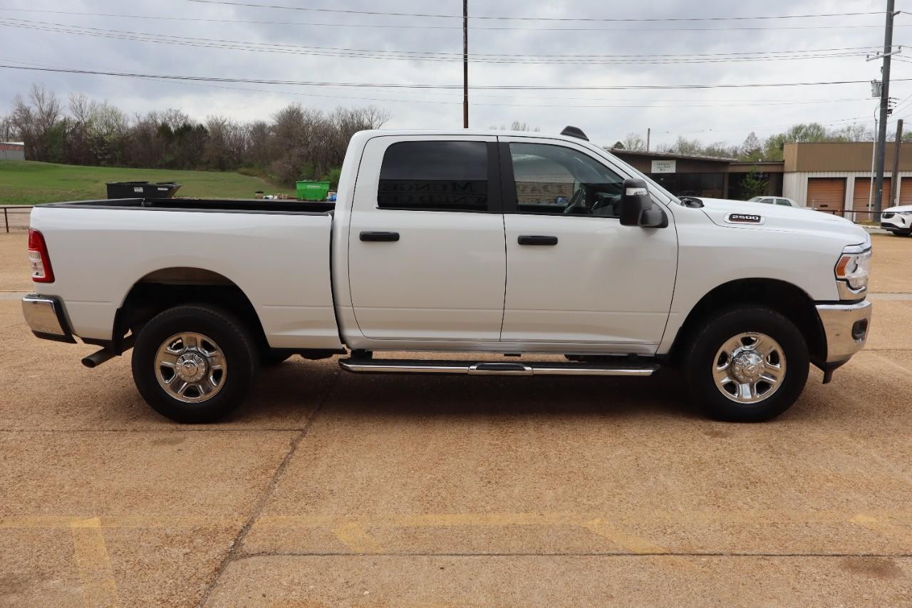 Ram 2500 Vehicle Full-screen Gallery Image 6