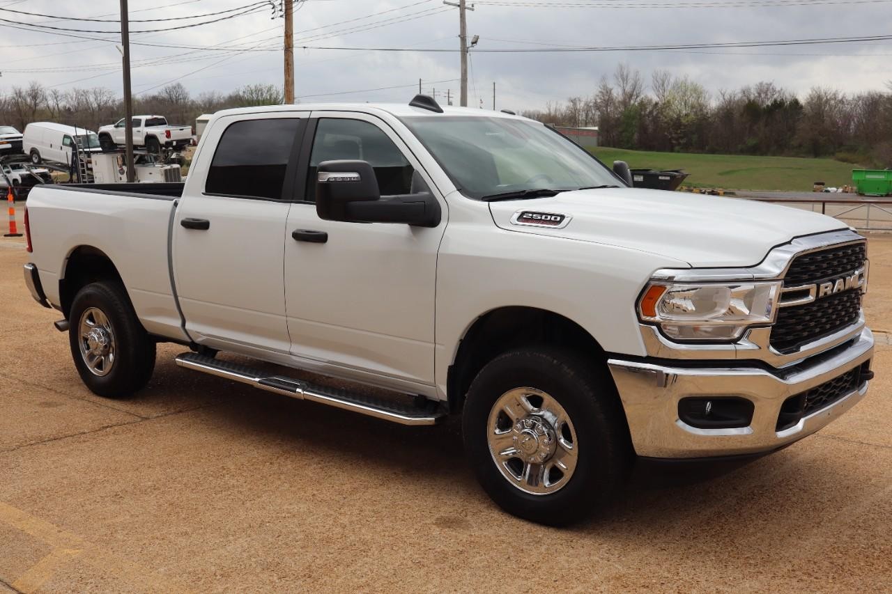 Ram 2500 Vehicle Full-screen Gallery Image 7