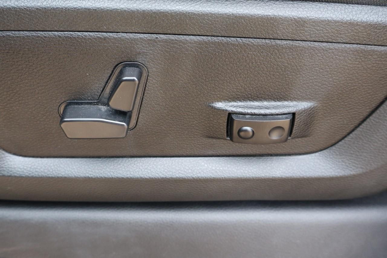 Ram 2500 Vehicle Full-screen Gallery Image 9