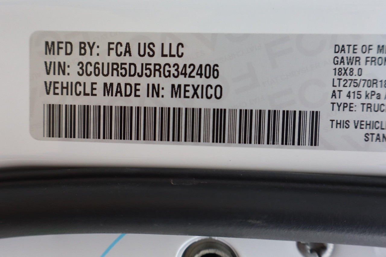 Ram 2500 Vehicle Full-screen Gallery Image 16