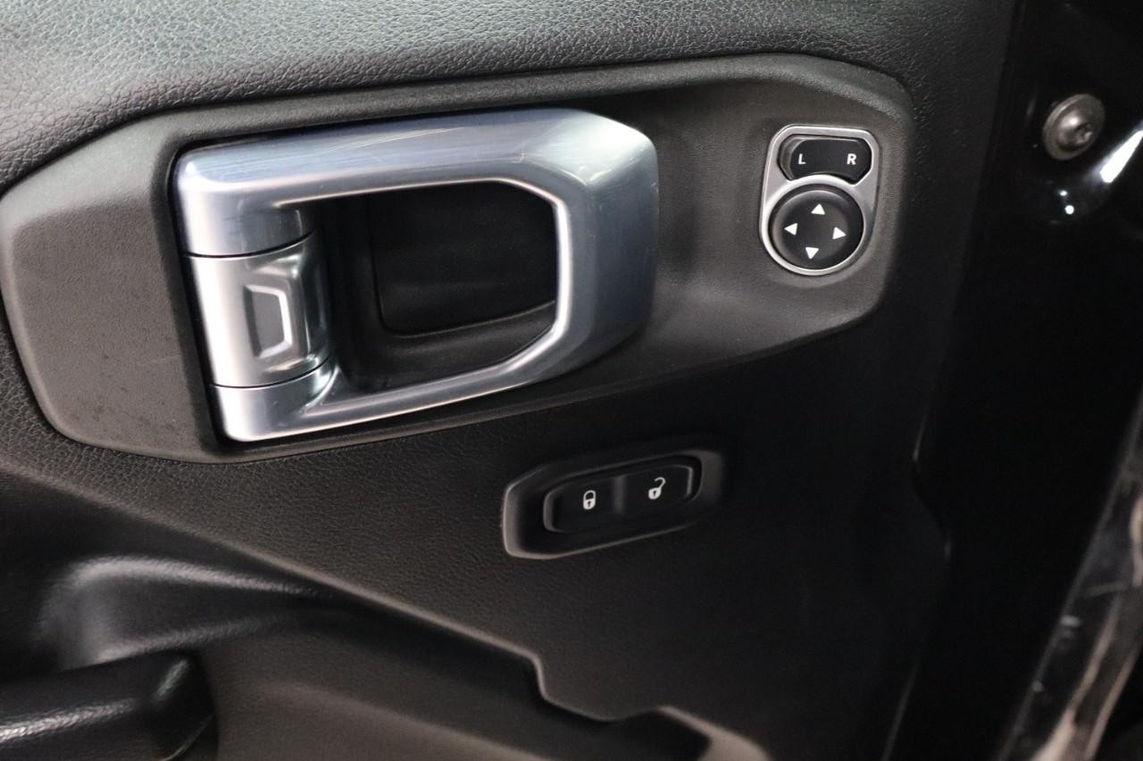 Jeep Wrangler Vehicle Full-screen Gallery Image 11