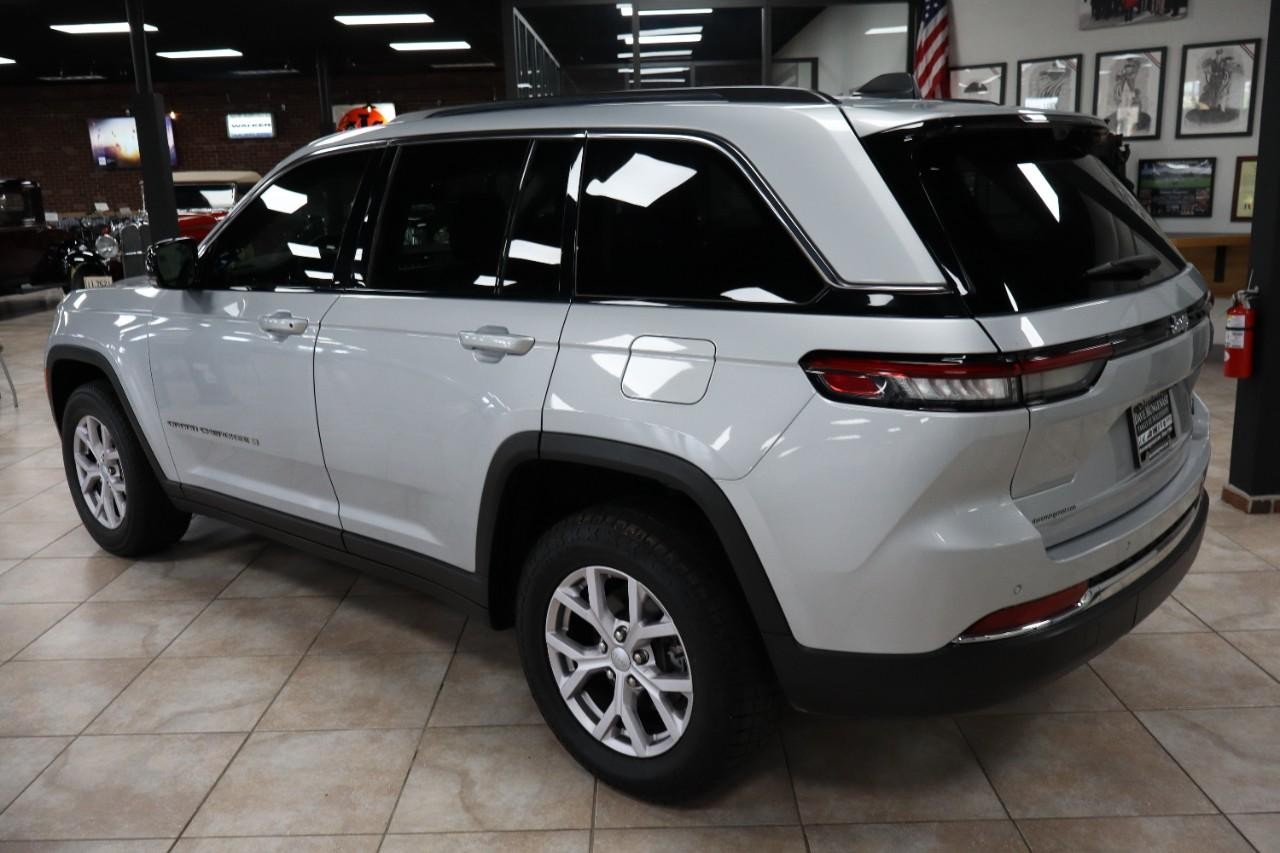 Jeep Grand Cherokee Vehicle Full-screen Gallery Image 3