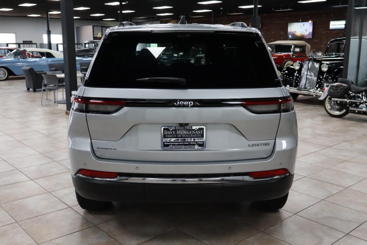 Jeep Grand Cherokee Vehicle Full-screen Gallery Image 4