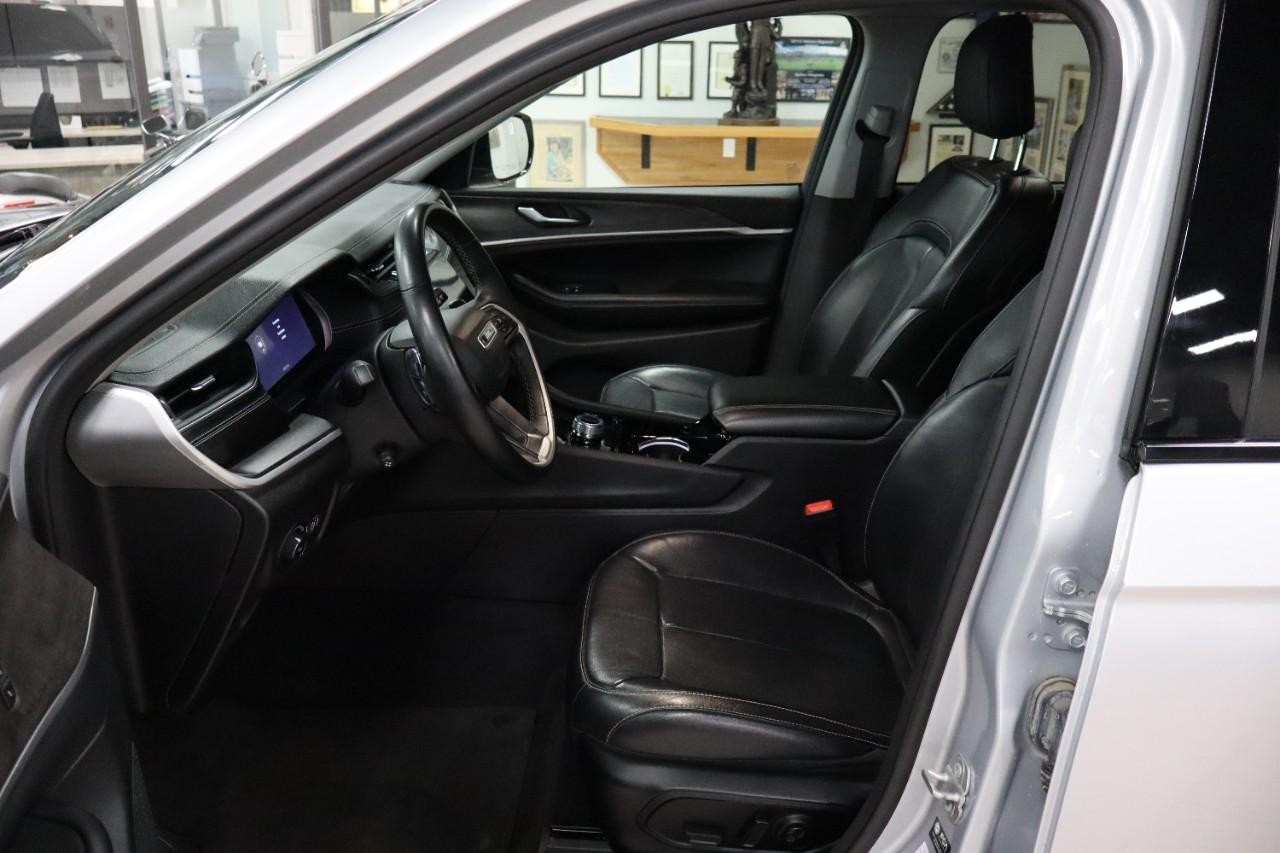 Jeep Grand Cherokee Vehicle Full-screen Gallery Image 9