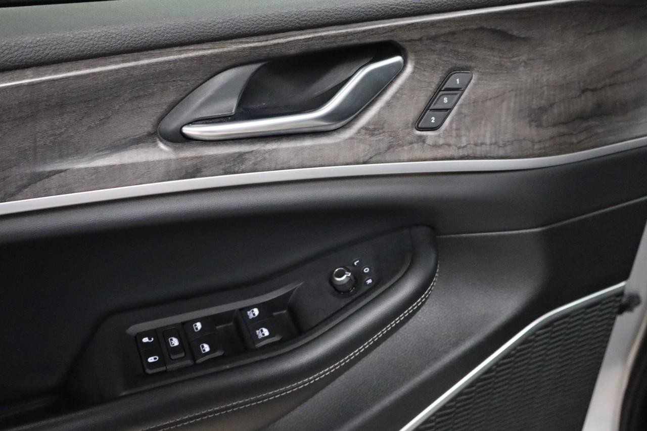 Jeep Grand Cherokee Vehicle Full-screen Gallery Image 11