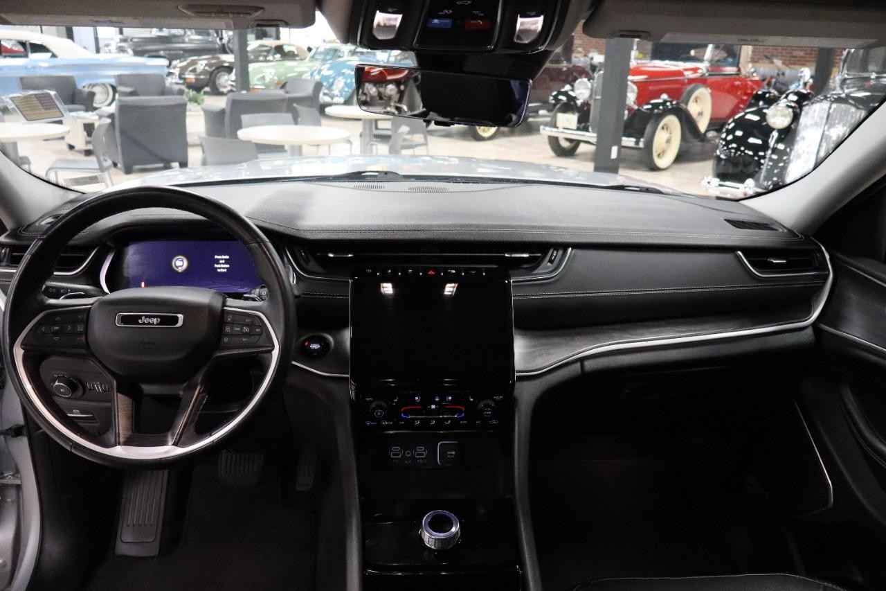 Jeep Grand Cherokee Vehicle Full-screen Gallery Image 12