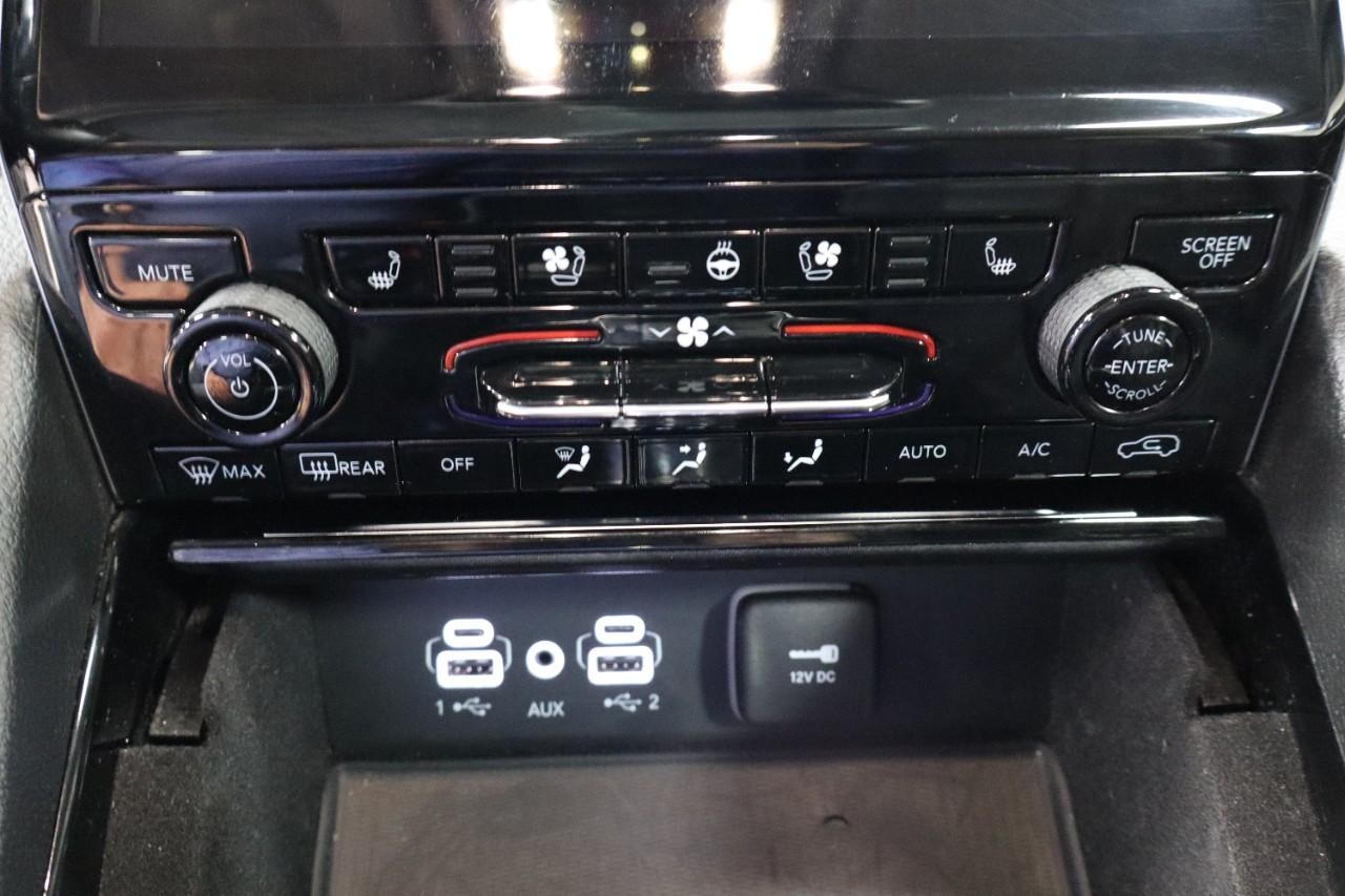 Jeep Grand Cherokee Vehicle Full-screen Gallery Image 15