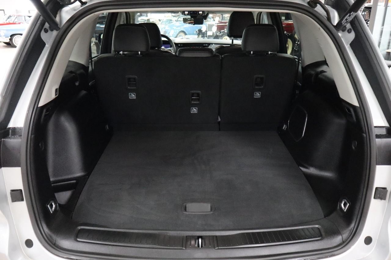 Jeep Grand Cherokee Vehicle Full-screen Gallery Image 17