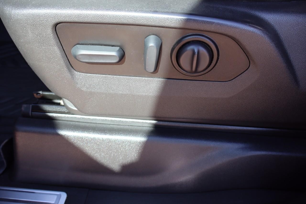 Chevrolet Silverado 1500 LTD Vehicle Full-screen Gallery Image 9