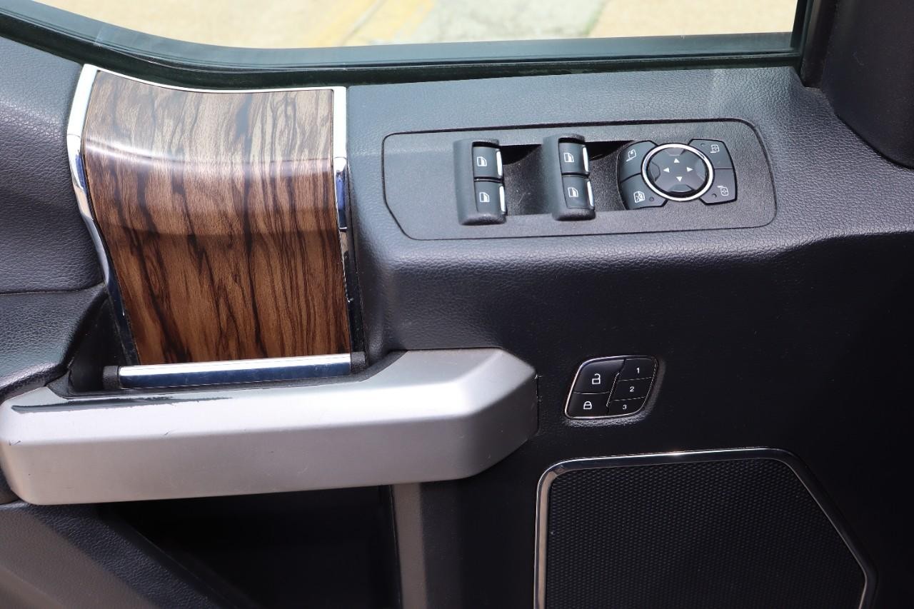 Ford F-150 Vehicle Full-screen Gallery Image 11