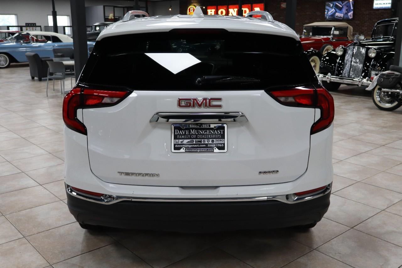 GMC Terrain Vehicle Full-screen Gallery Image 4