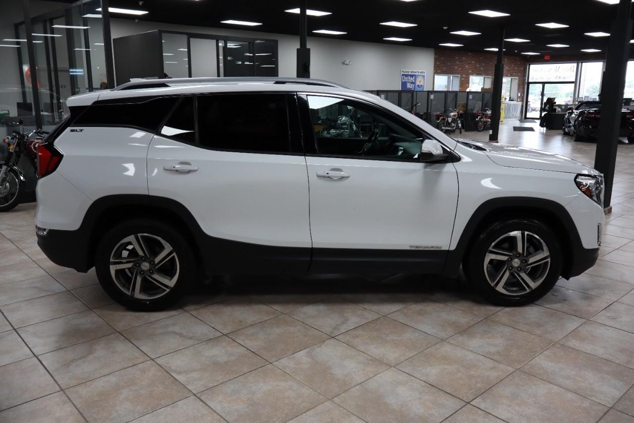 GMC Terrain Vehicle Full-screen Gallery Image 6