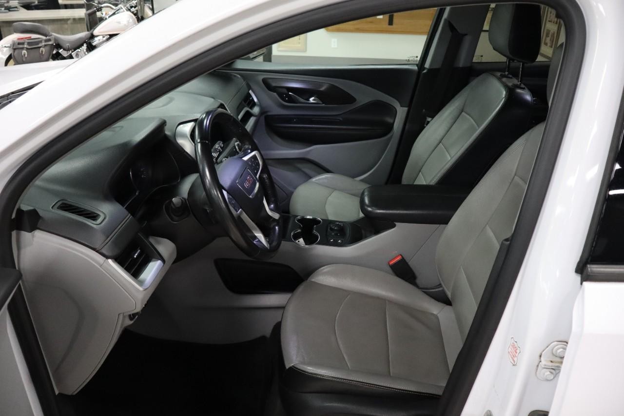 GMC Terrain Vehicle Full-screen Gallery Image 9