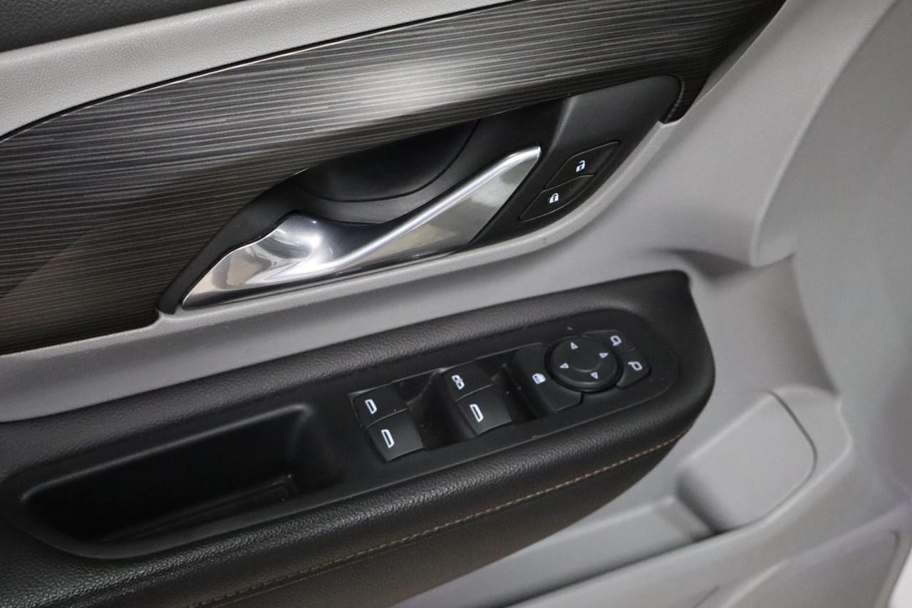 GMC Terrain Vehicle Full-screen Gallery Image 11