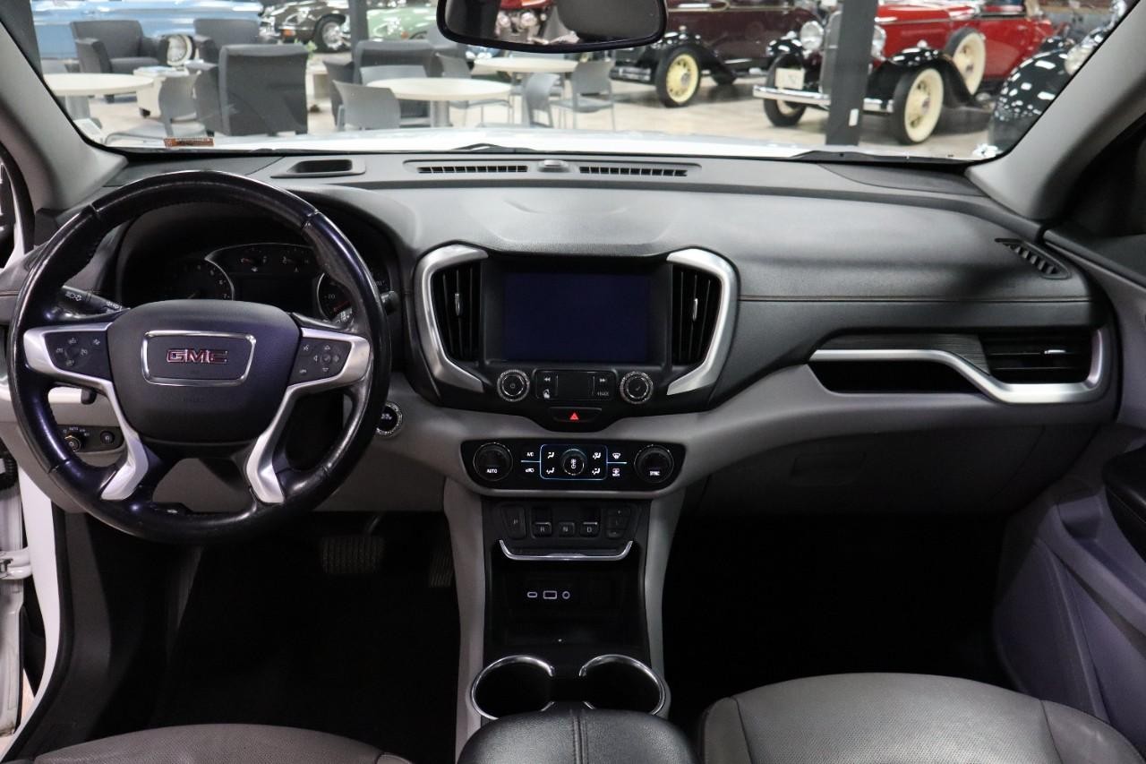 GMC Terrain Vehicle Full-screen Gallery Image 12