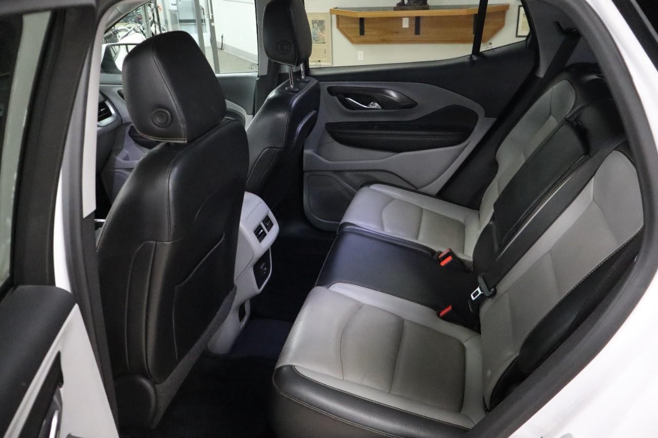 GMC Terrain Vehicle Full-screen Gallery Image 16