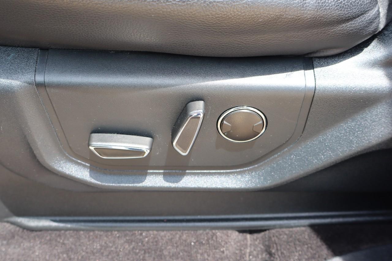 Ford Expedition Max Vehicle Full-screen Gallery Image 10