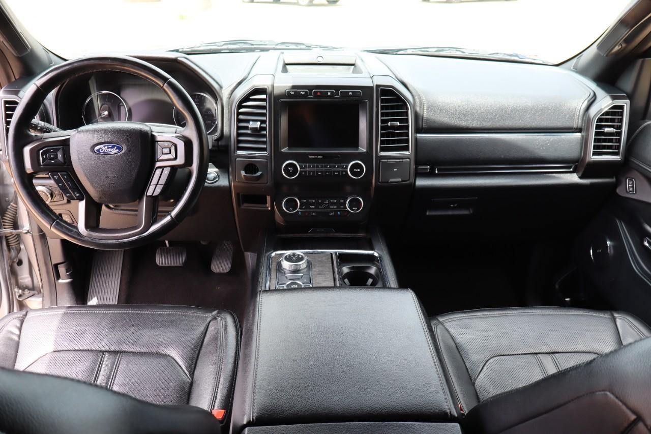 Ford Expedition Max Vehicle Full-screen Gallery Image 12