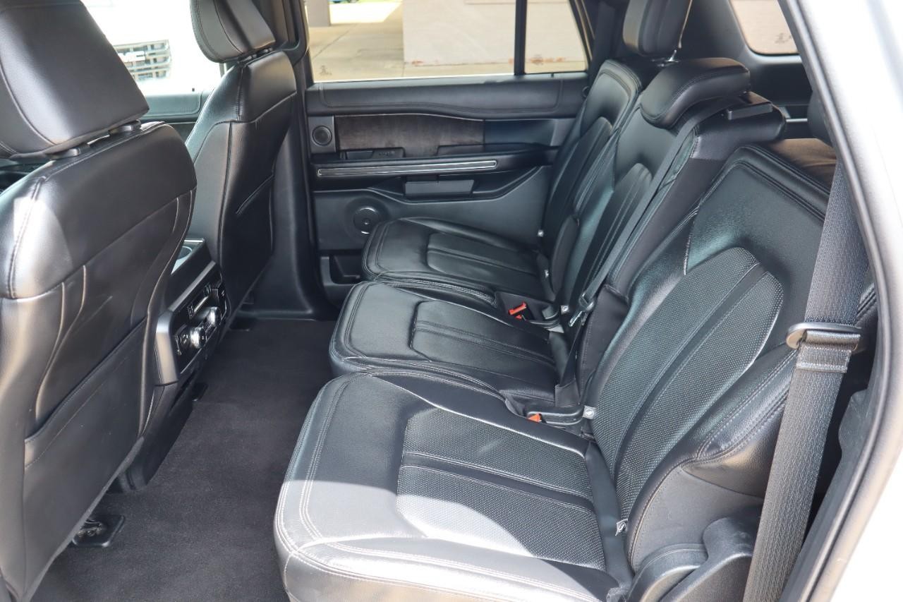 Ford Expedition Max Vehicle Full-screen Gallery Image 17