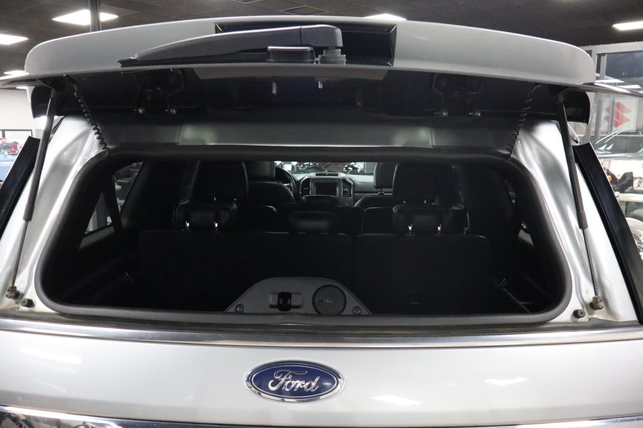 Ford Expedition Max Vehicle Full-screen Gallery Image 27