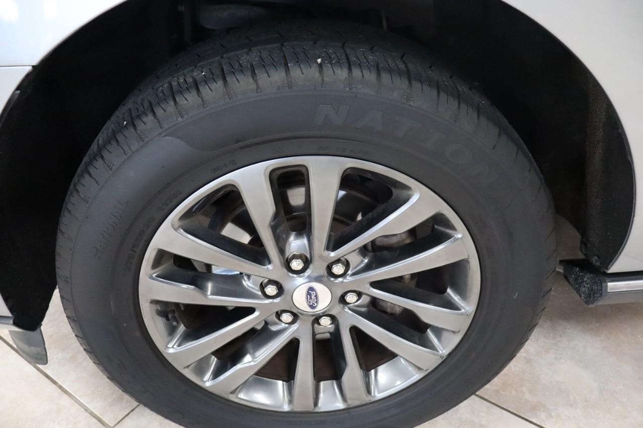 Ford Expedition Max Vehicle Full-screen Gallery Image 37