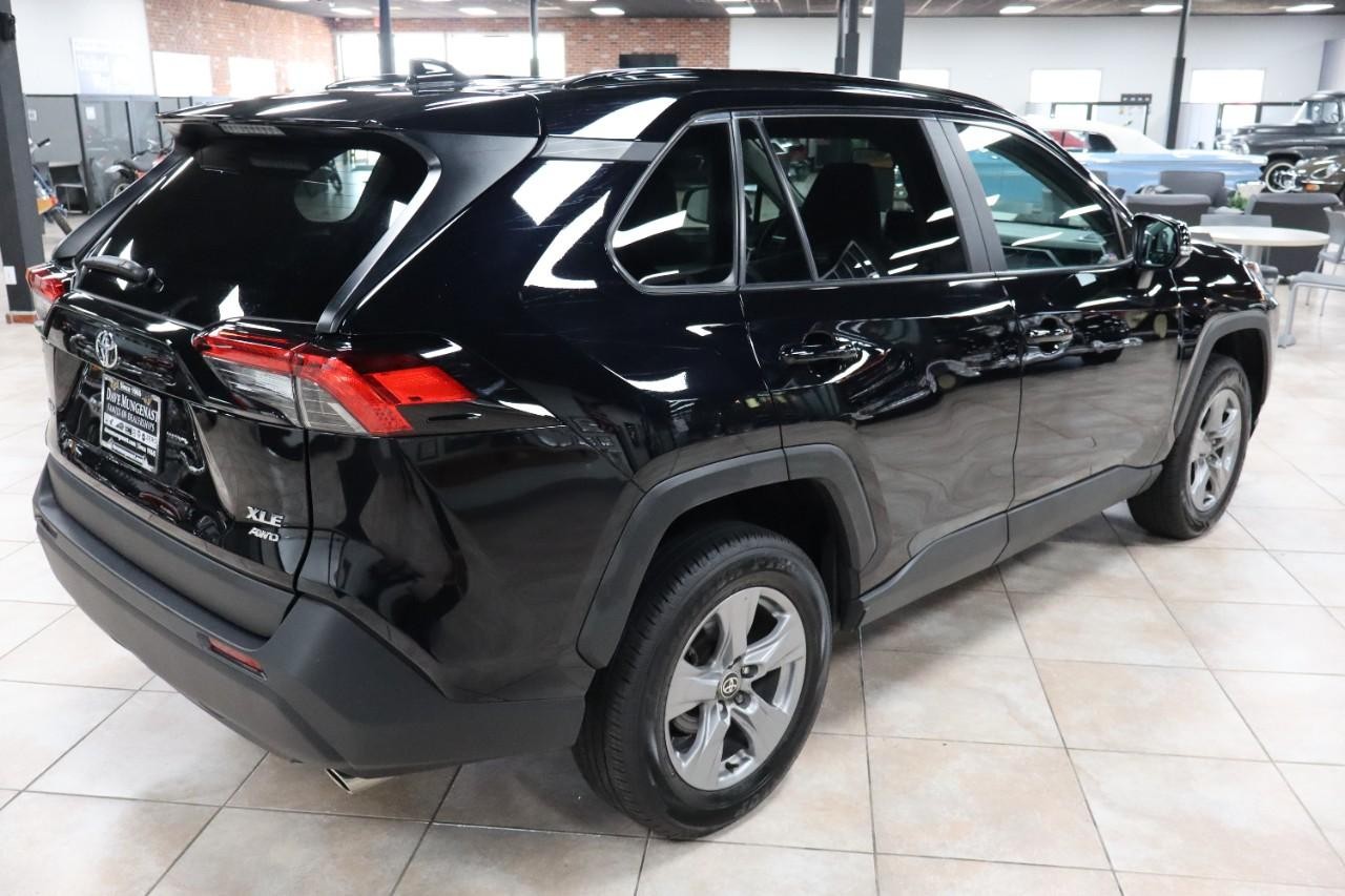 Toyota RAV4 Vehicle Full-screen Gallery Image 5