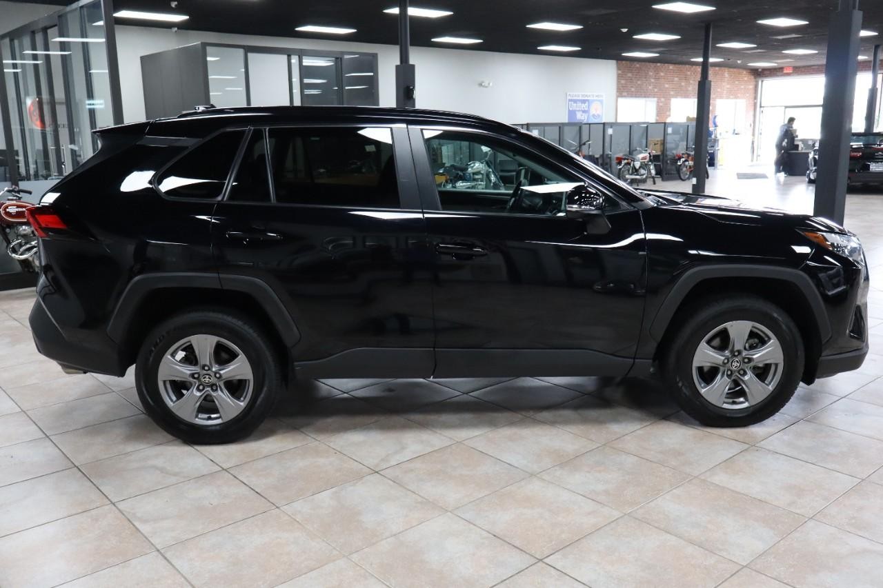 Toyota RAV4 Vehicle Full-screen Gallery Image 6