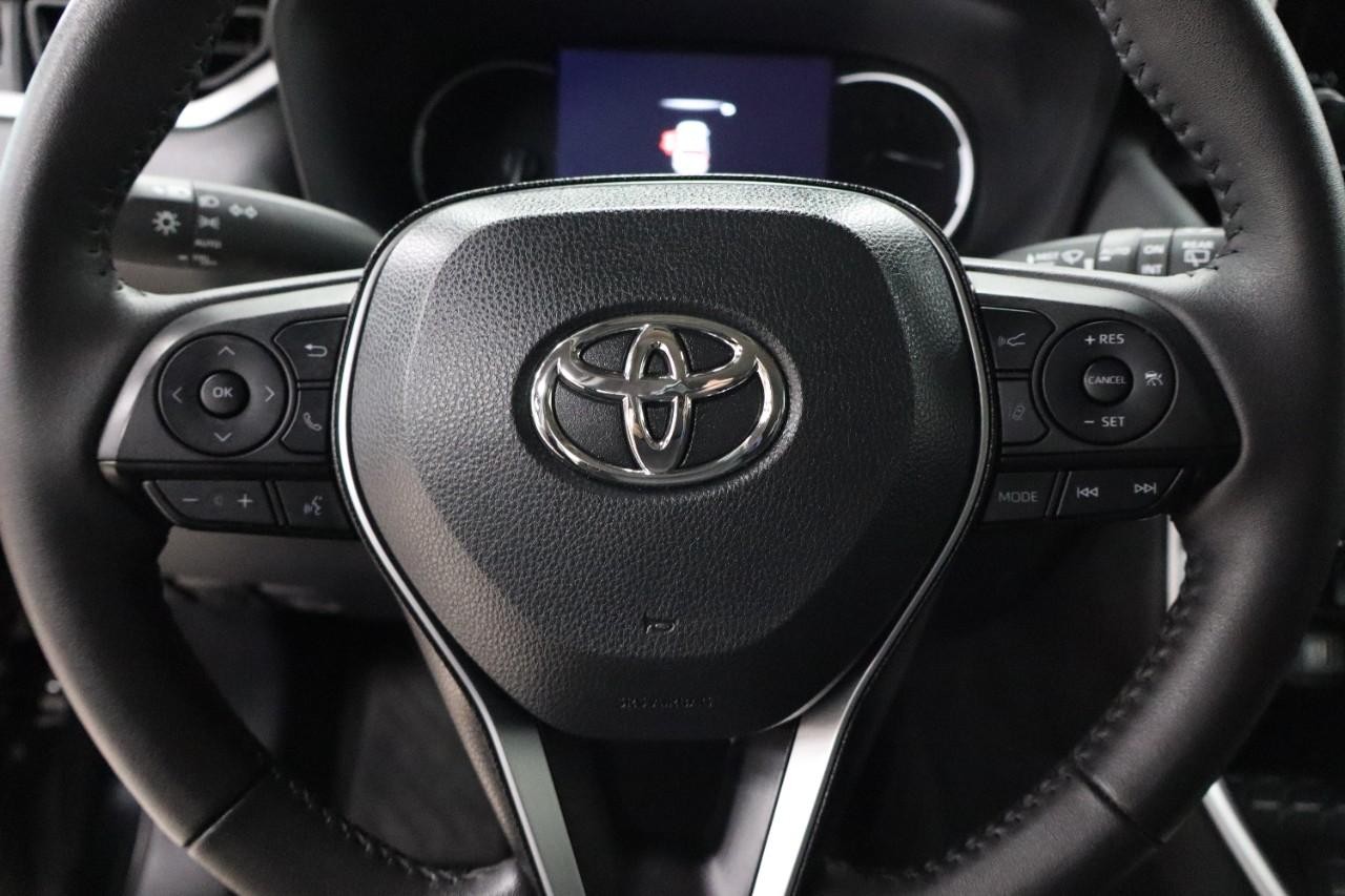 Toyota RAV4 Vehicle Full-screen Gallery Image 13