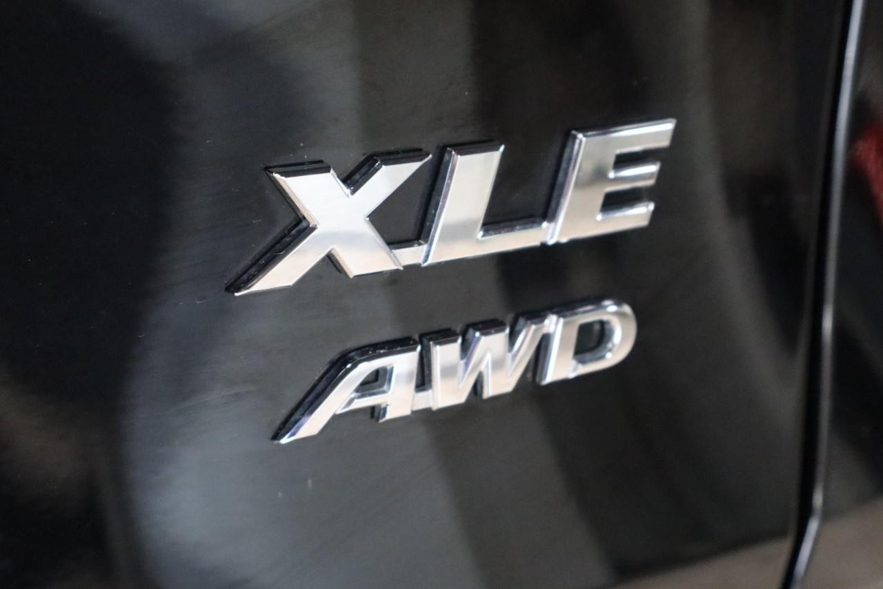 Toyota RAV4 Vehicle Full-screen Gallery Image 18