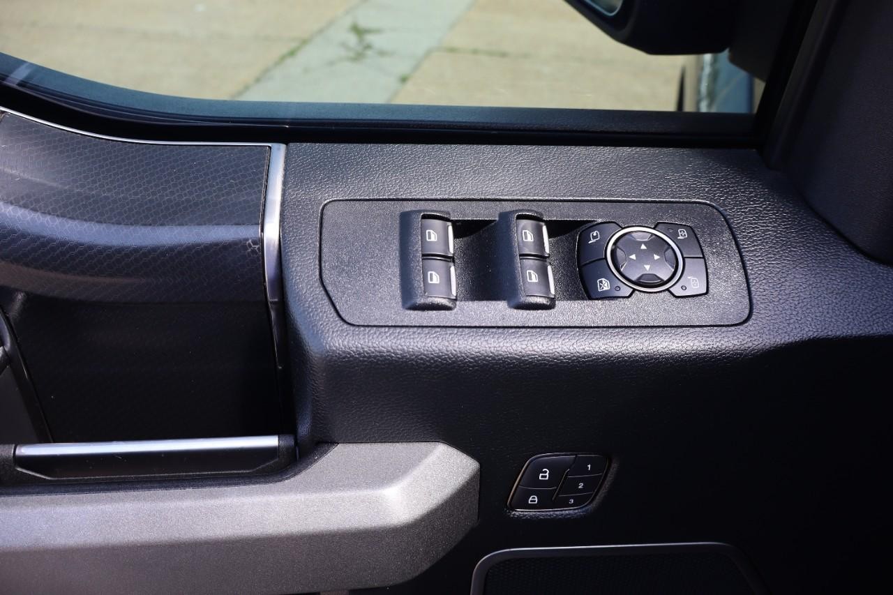 Ford F-150 Vehicle Full-screen Gallery Image 11