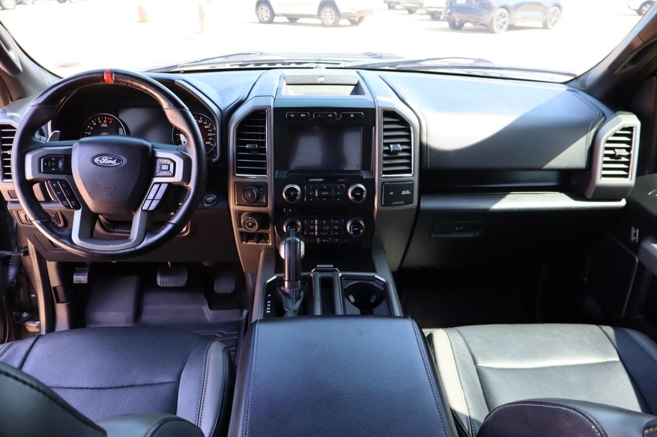 Ford F-150 Vehicle Full-screen Gallery Image 12