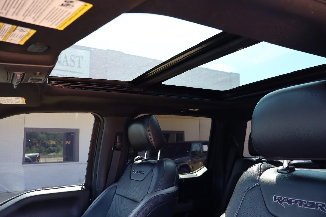 Ford F-150 Vehicle Full-screen Gallery Image 17