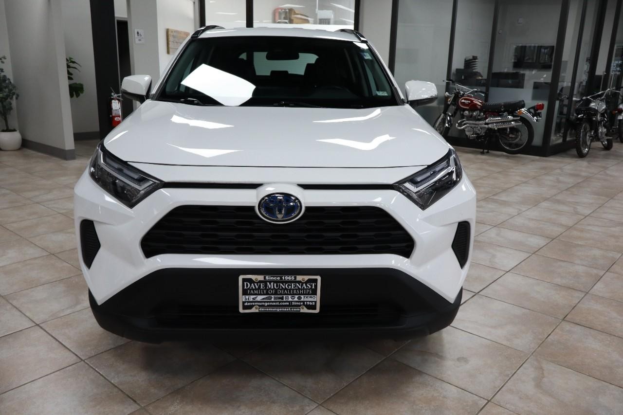 Toyota RAV4 Hybrid Vehicle Full-screen Gallery Image 2