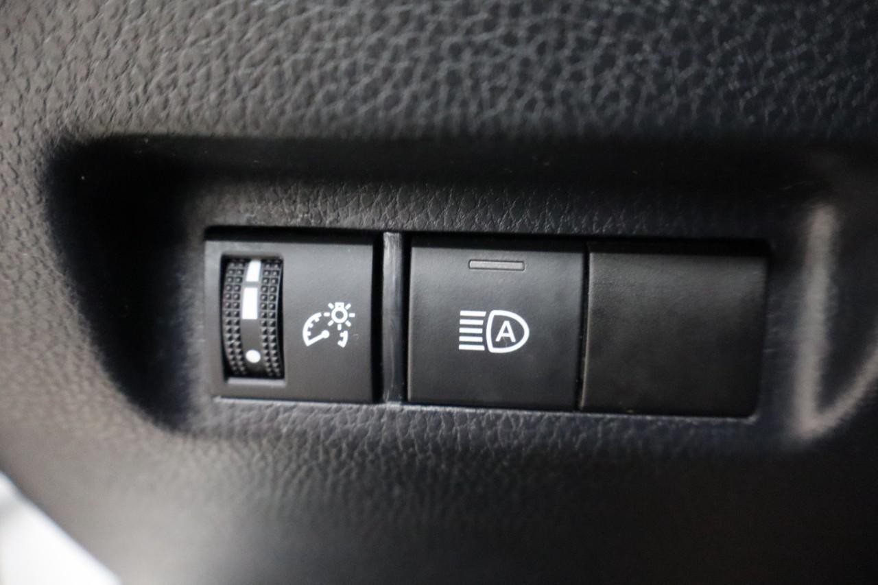 Toyota RAV4 Hybrid Vehicle Full-screen Gallery Image 13