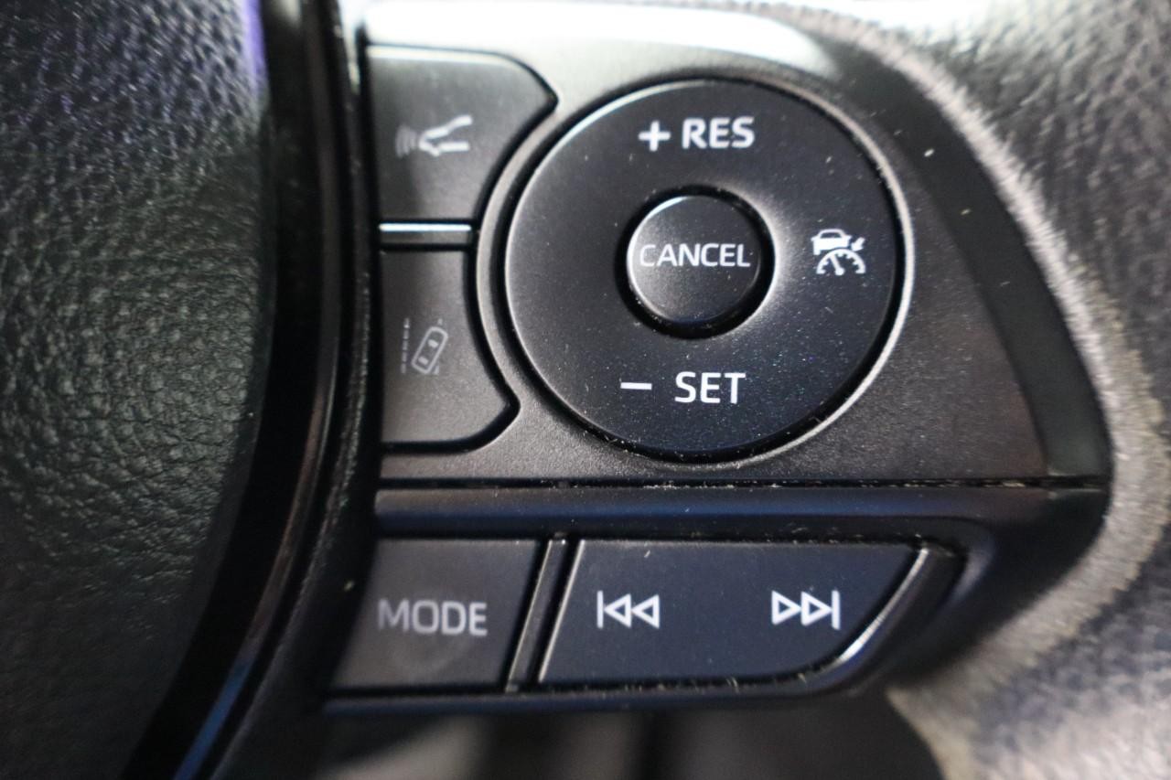 Toyota RAV4 Hybrid Vehicle Full-screen Gallery Image 17