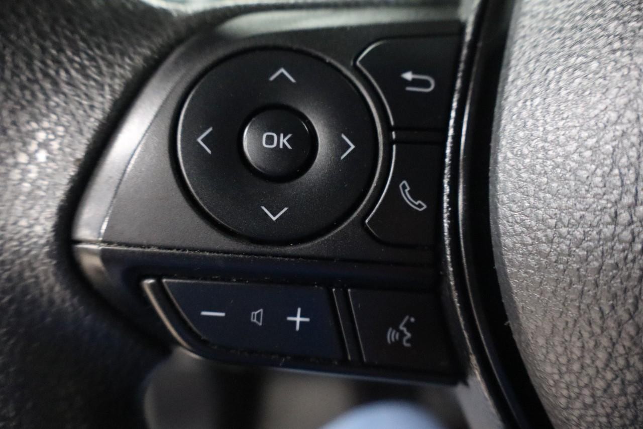 Toyota RAV4 Hybrid Vehicle Full-screen Gallery Image 18