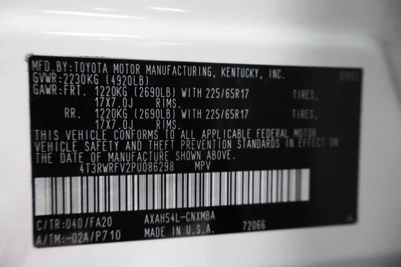 Toyota RAV4 Hybrid Vehicle Full-screen Gallery Image 24