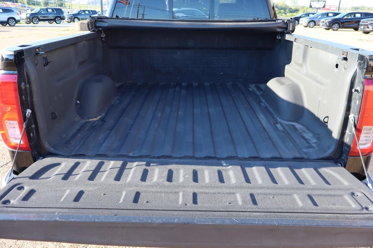 Chevrolet Silverado 1500 Vehicle Full-screen Gallery Image 21