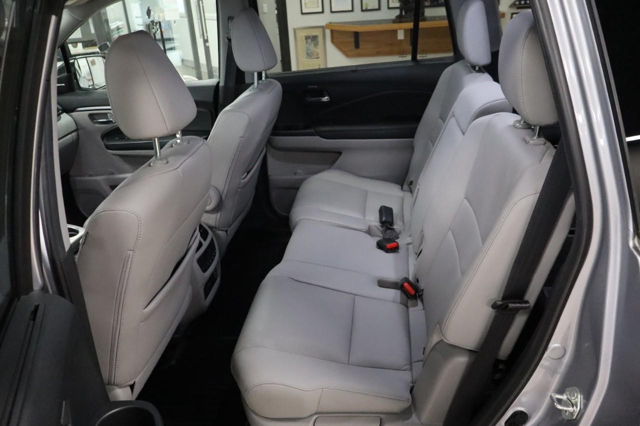 Honda Pilot Vehicle Full-screen Gallery Image 18