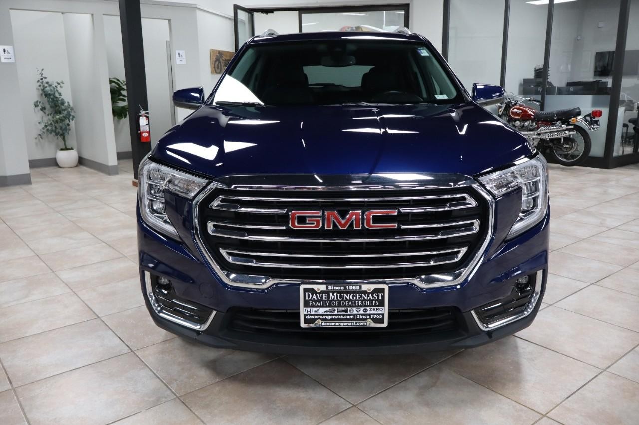 GMC Terrain Vehicle Full-screen Gallery Image 2