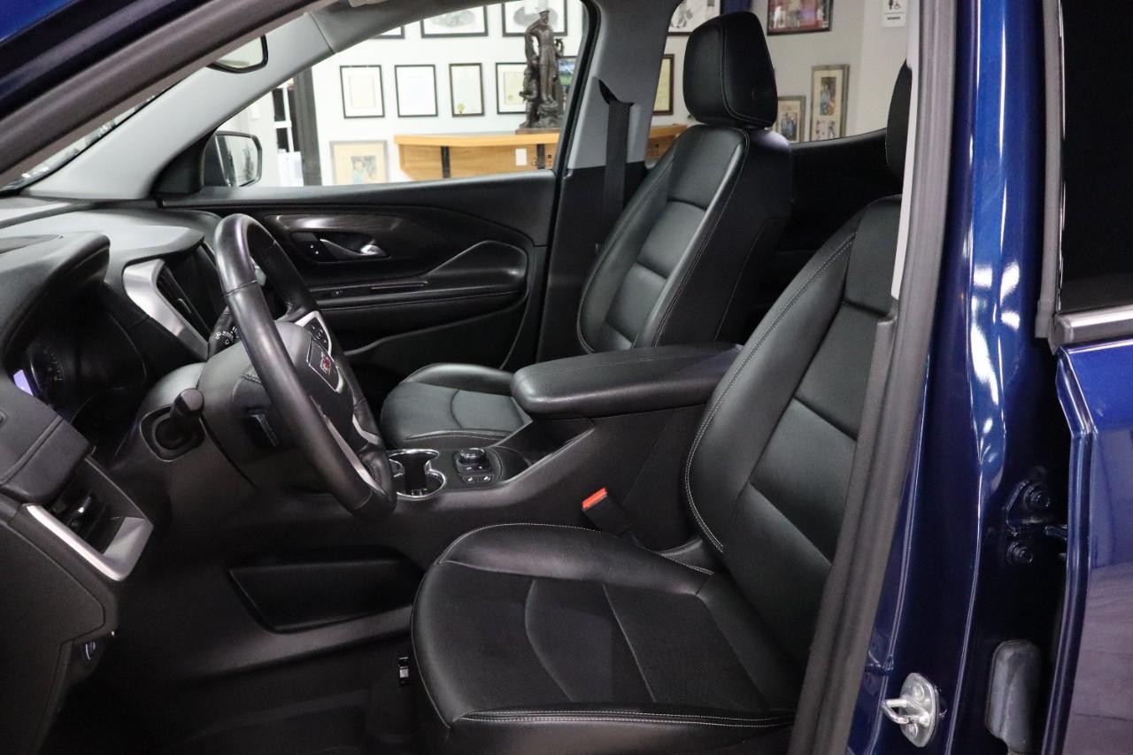 GMC Terrain Vehicle Full-screen Gallery Image 9