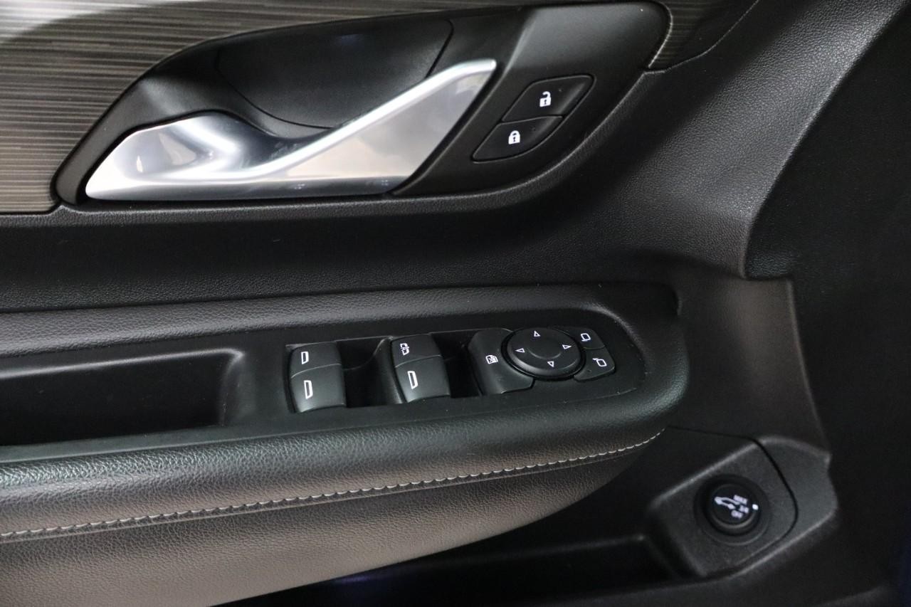 GMC Terrain Vehicle Full-screen Gallery Image 11