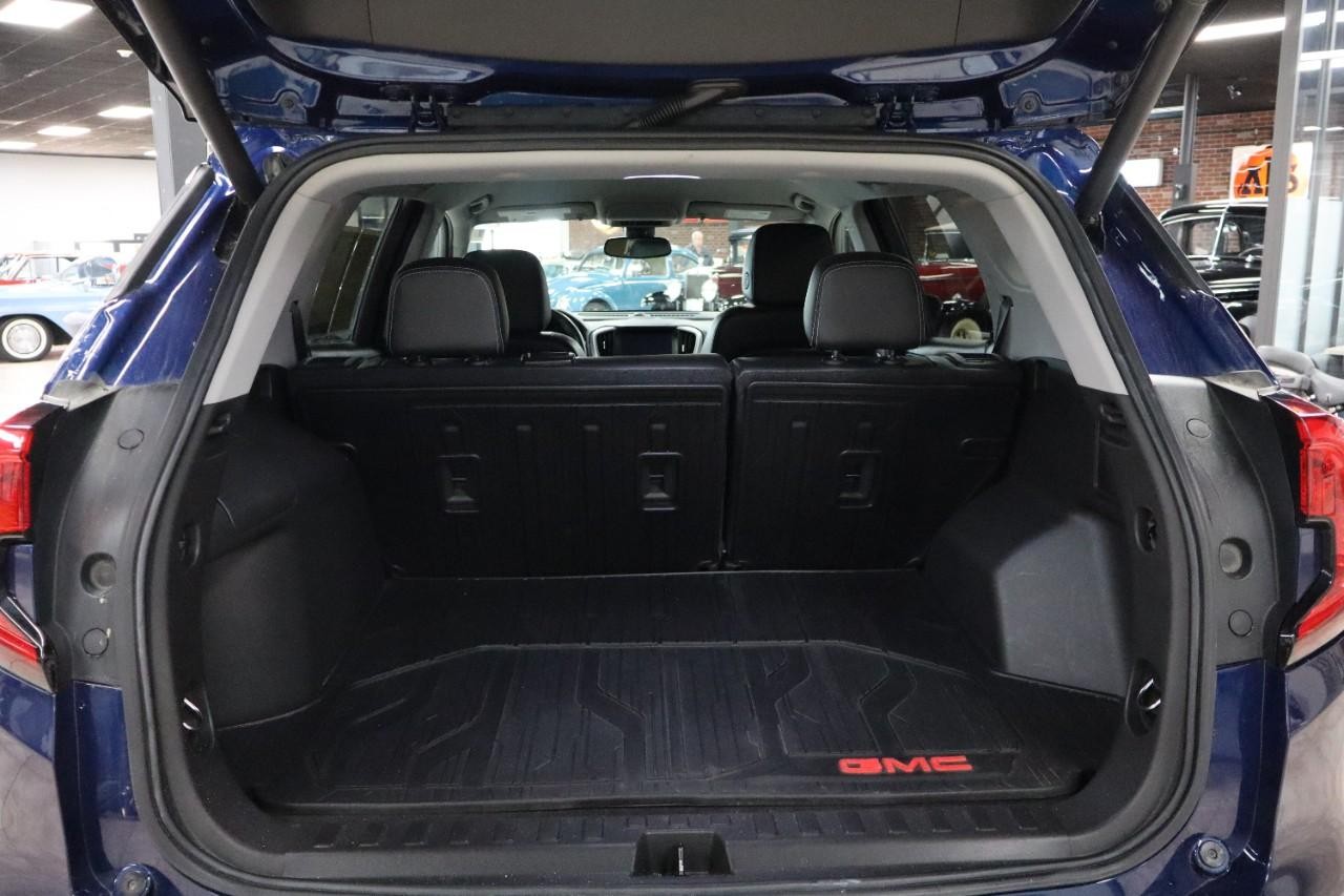 GMC Terrain Vehicle Full-screen Gallery Image 23