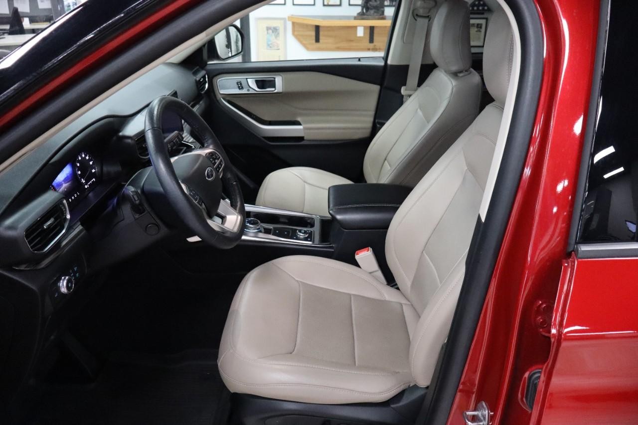 Ford Explorer Vehicle Full-screen Gallery Image 9