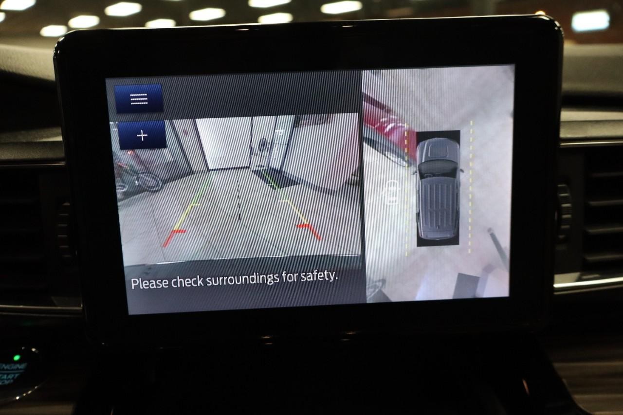 Ford Explorer Vehicle Full-screen Gallery Image 14